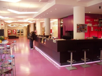 img32259-Berlin-Youth-Hostel-International-Germany-guests-reception